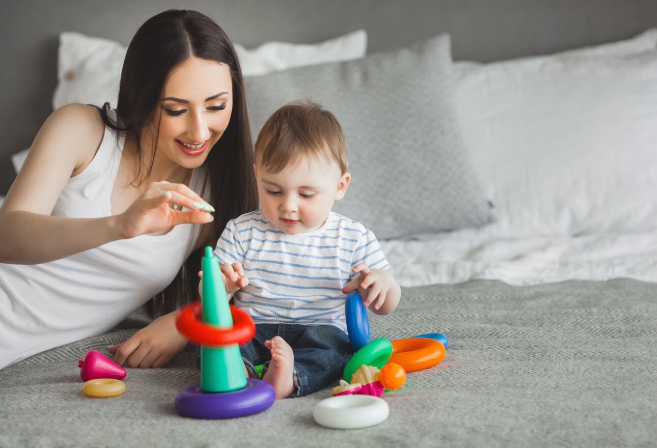 ypung mother playing blocks with her baby